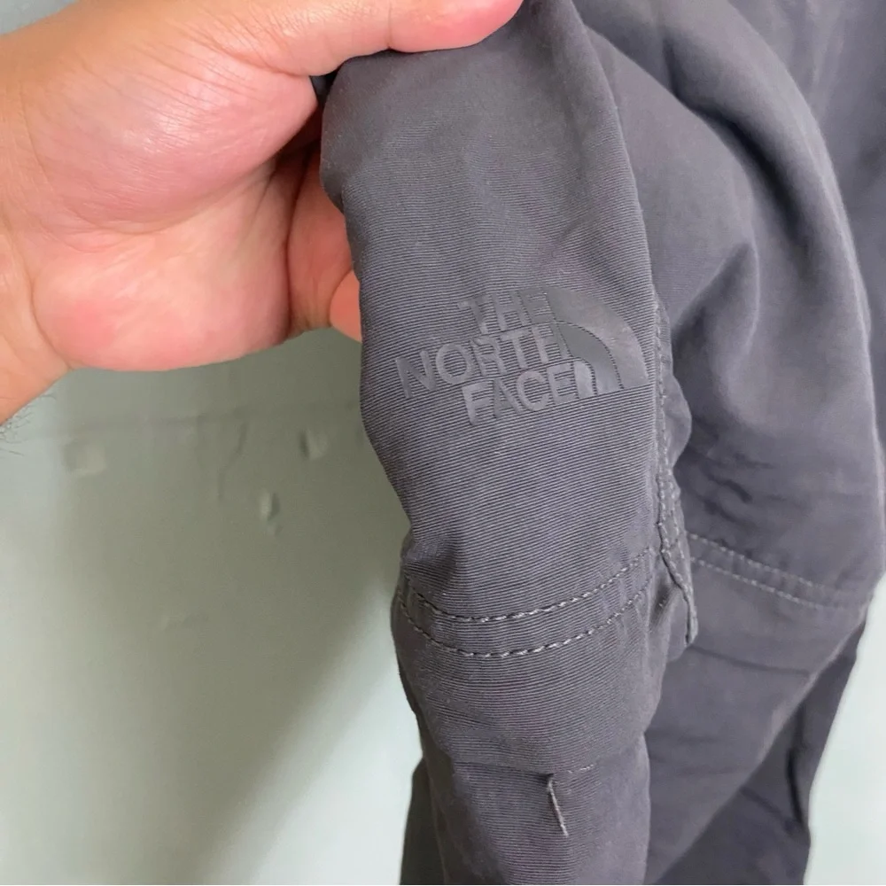 The North Face Convertible Shorts‎ Dark Gray Pants Large
